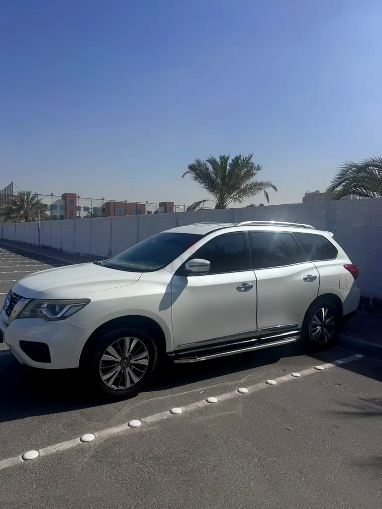 Nissan Pathfinder 2019 SV | GCC Specs | Family SUV - Image 6