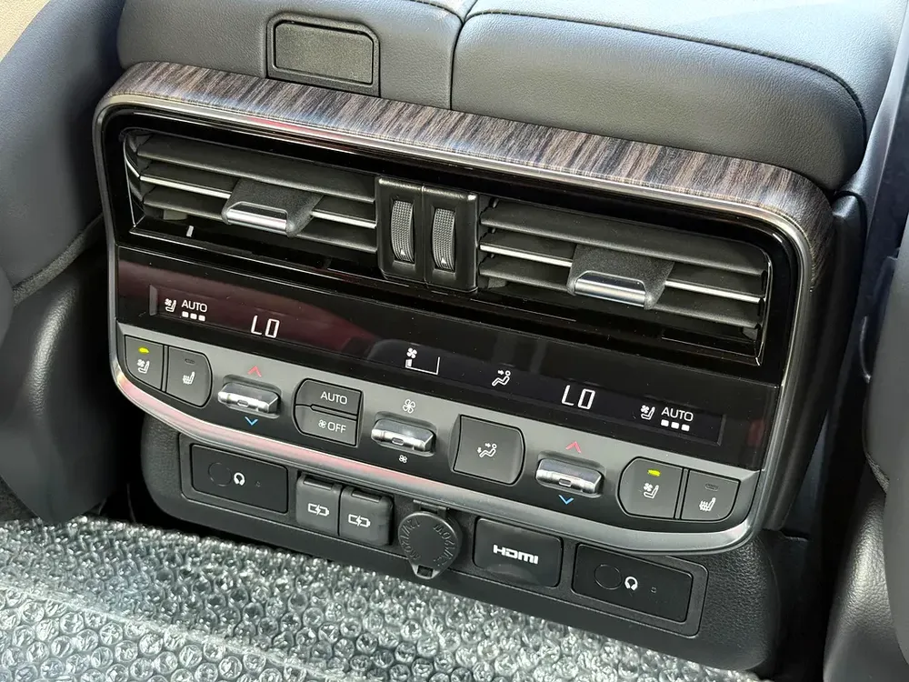 Toyota Land Cruiser VXR 2023 GCC Specs - Image 10