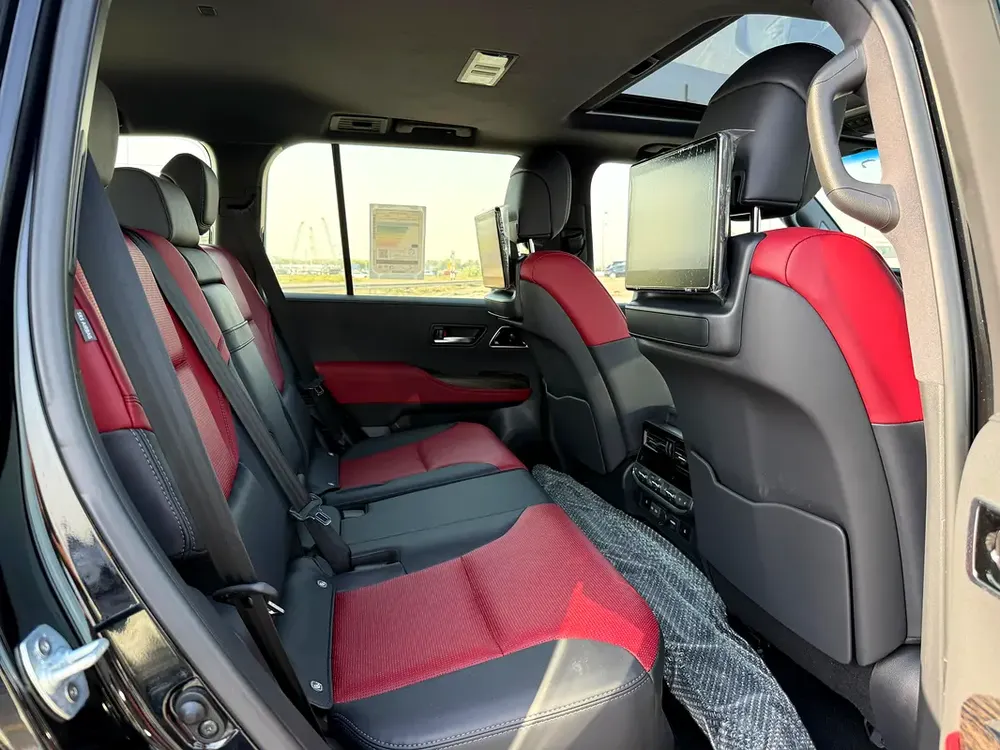 Toyota Land Cruiser VXR 2023 GCC Specs - Image 11