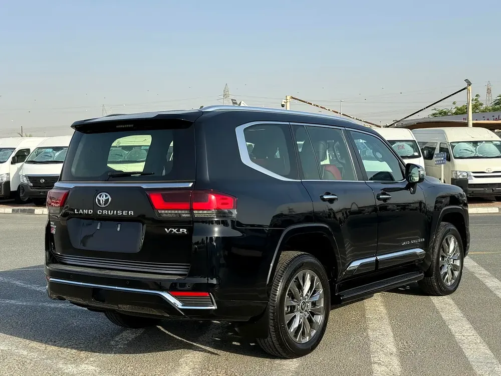 Toyota Land Cruiser VXR 2023 GCC Specs - Image 4