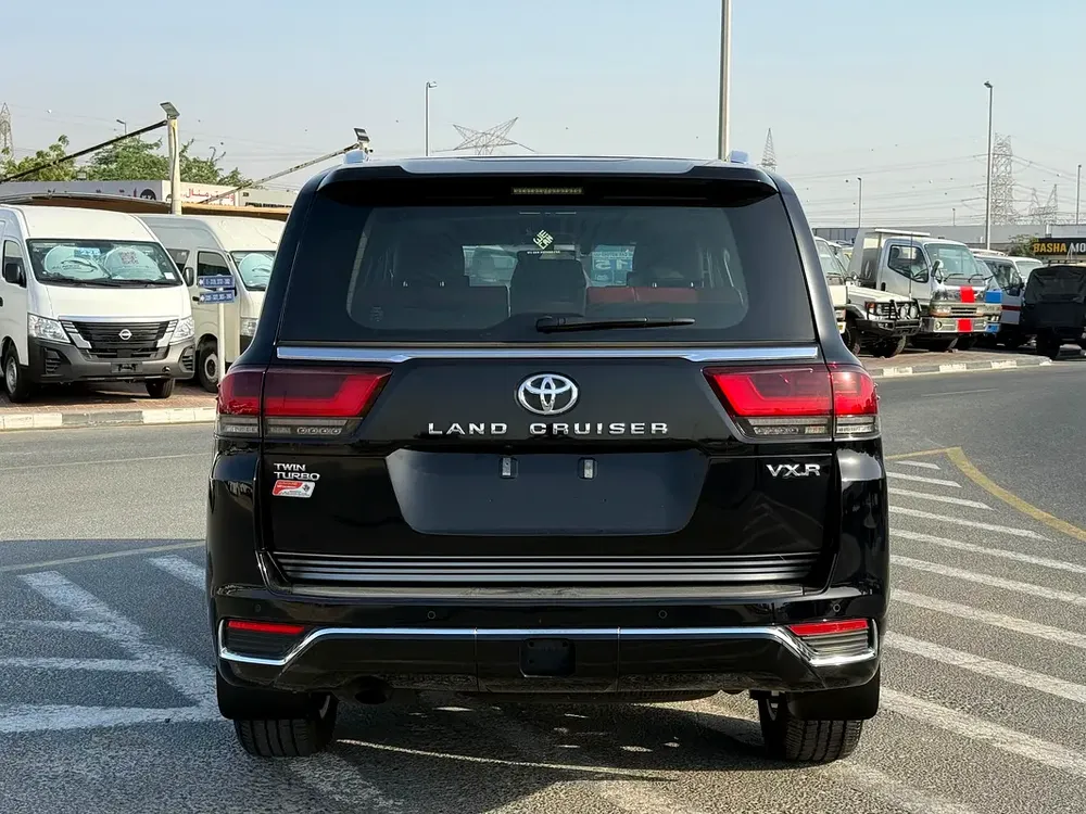 Toyota Land Cruiser VXR 2023 GCC Specs - Image 6