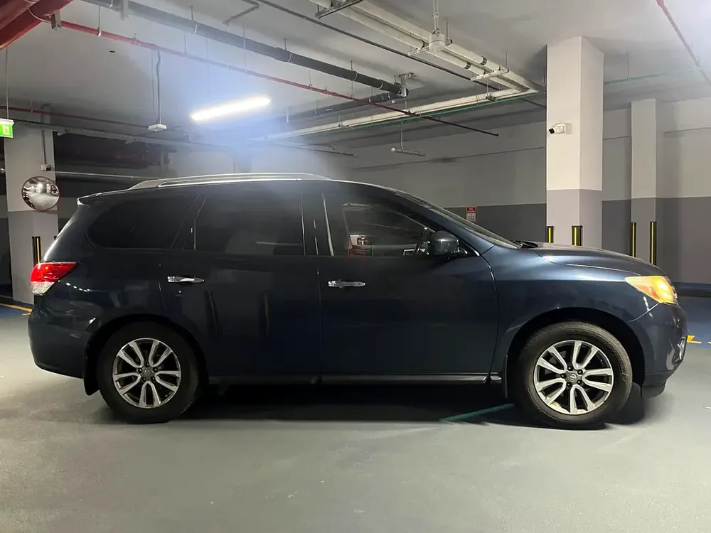 *CANADIAN SPEC* DRIVES GOOD * - Image 4
