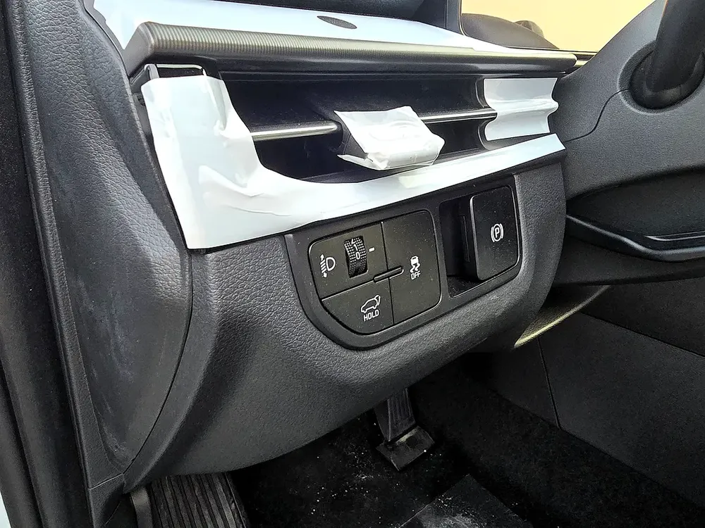 Kia Sportage  full option 2.0l A/T FWD SUV White Color Gcc 2026 Model - Image 15