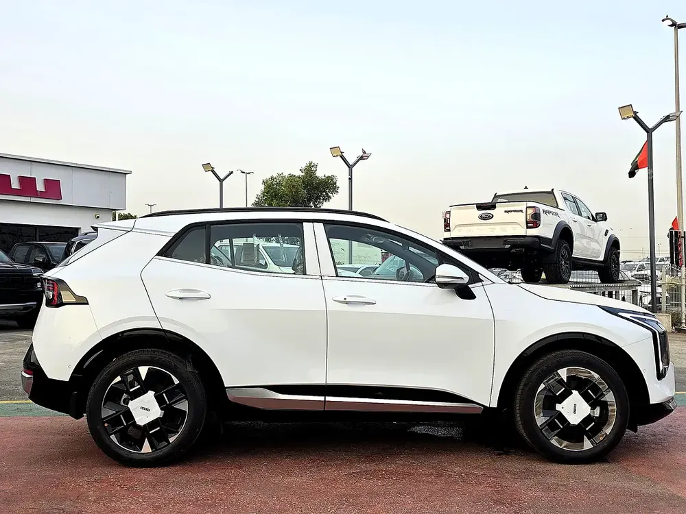 Kia Sportage  full option 2.0l A/T FWD SUV White Color Gcc 2026 Model - Image 4