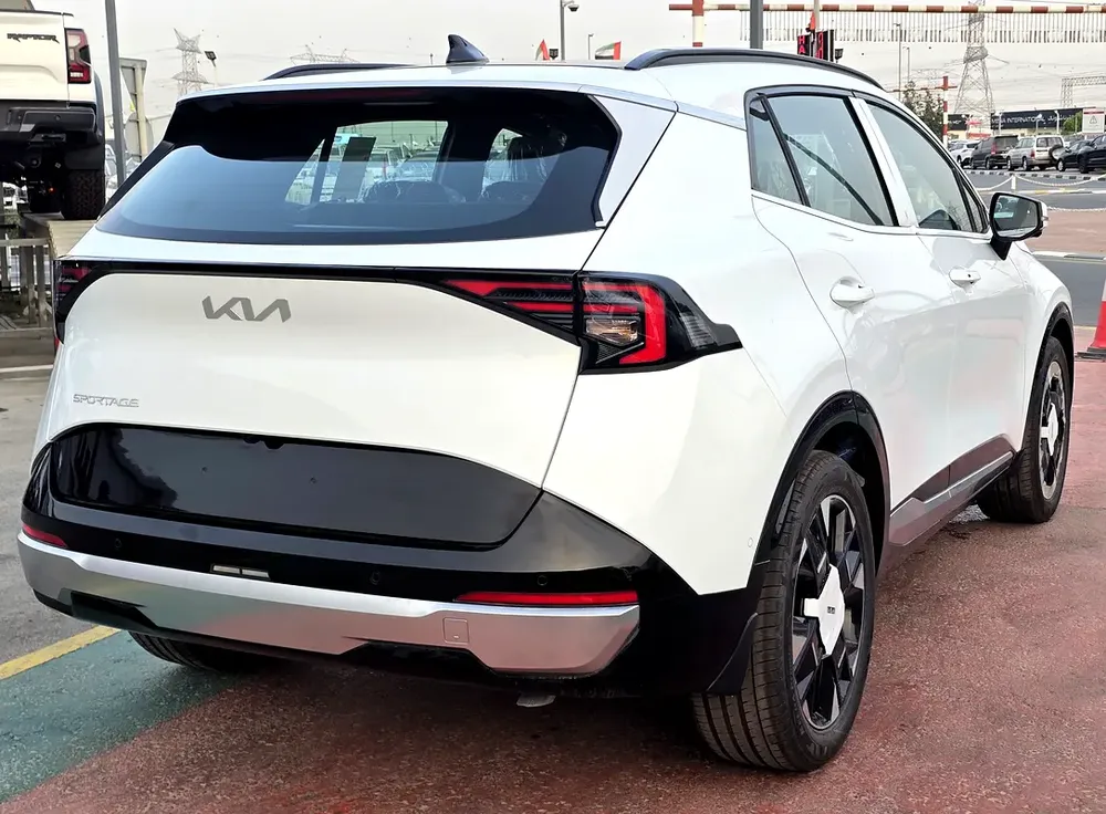Kia Sportage  full option 2.0l A/T FWD SUV White Color Gcc 2026 Model - Image 6