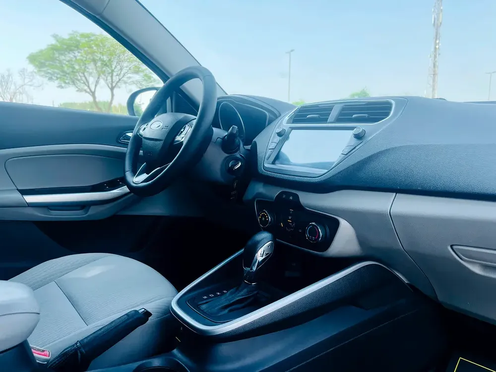 UNLIMITED MILEAGE WARRANTY / CRUISE CONTROL + CAMERA + ALLOY WHEELS + LED LIGHT / IN HOUSE FINANCE - Image 13