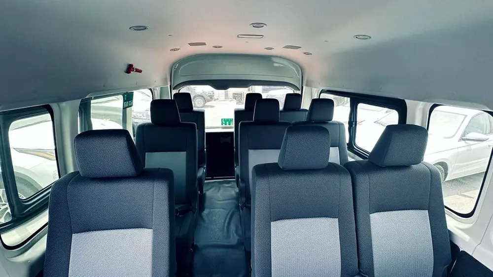 2.8 Diesel 13 Seats - Image 7