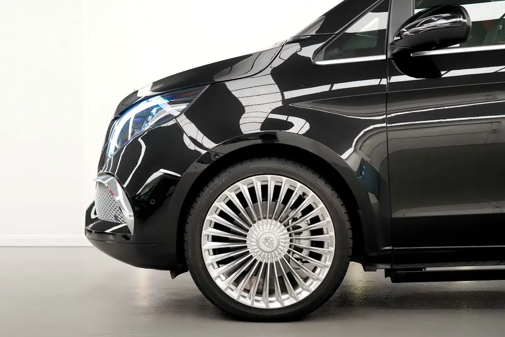 2023 MERCEDES V 250 MAYBACH KIT / LOW MILEAGE / BURMESTER - Image 6