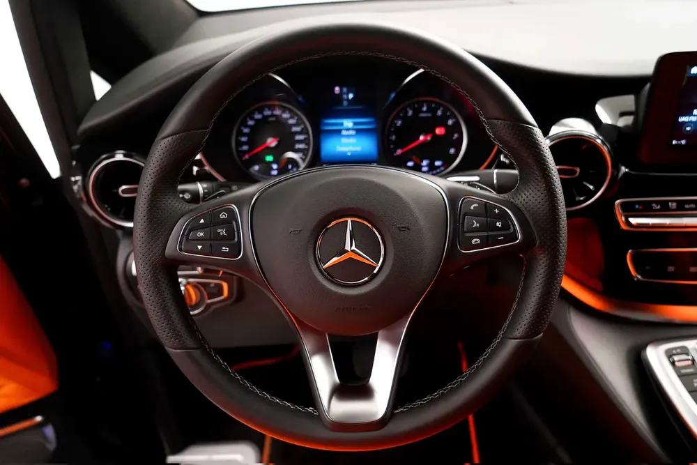 2023 MERCEDES V 250 MAYBACH KIT / LOW MILEAGE / BURMESTER - Image 9