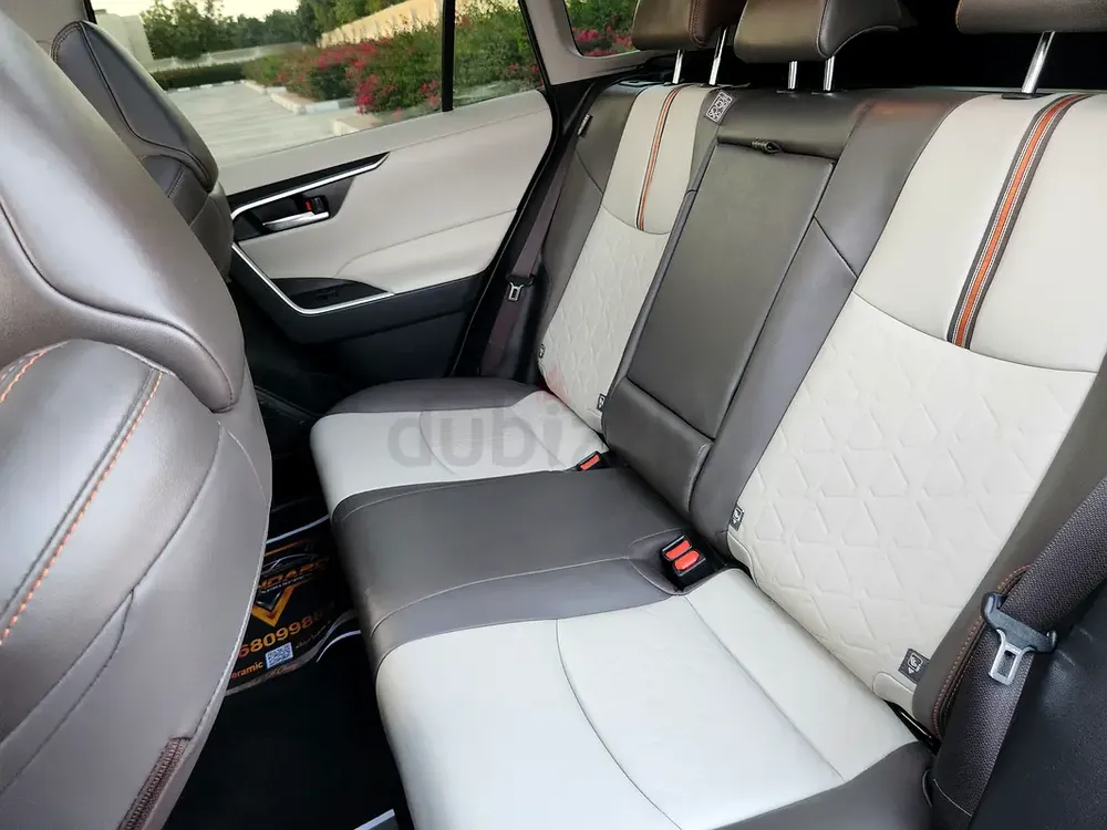 From Al Futtaim  No accident original paint - Image 17