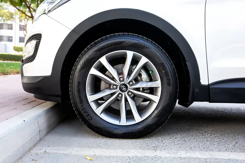 Hyundai Santafe GL 2016 GCC in Excellent Condition - Image 9