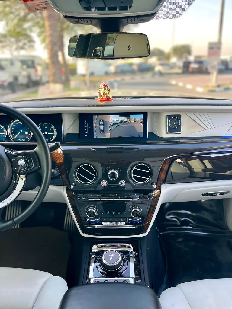 2019 Rolls Royce Extended Wheel Base GCC Specifications - Image 10
