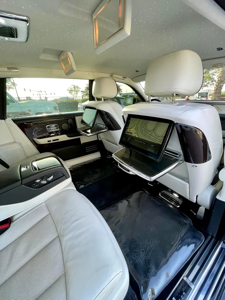 2019 Rolls Royce Extended Wheel Base GCC Specifications - Image 13