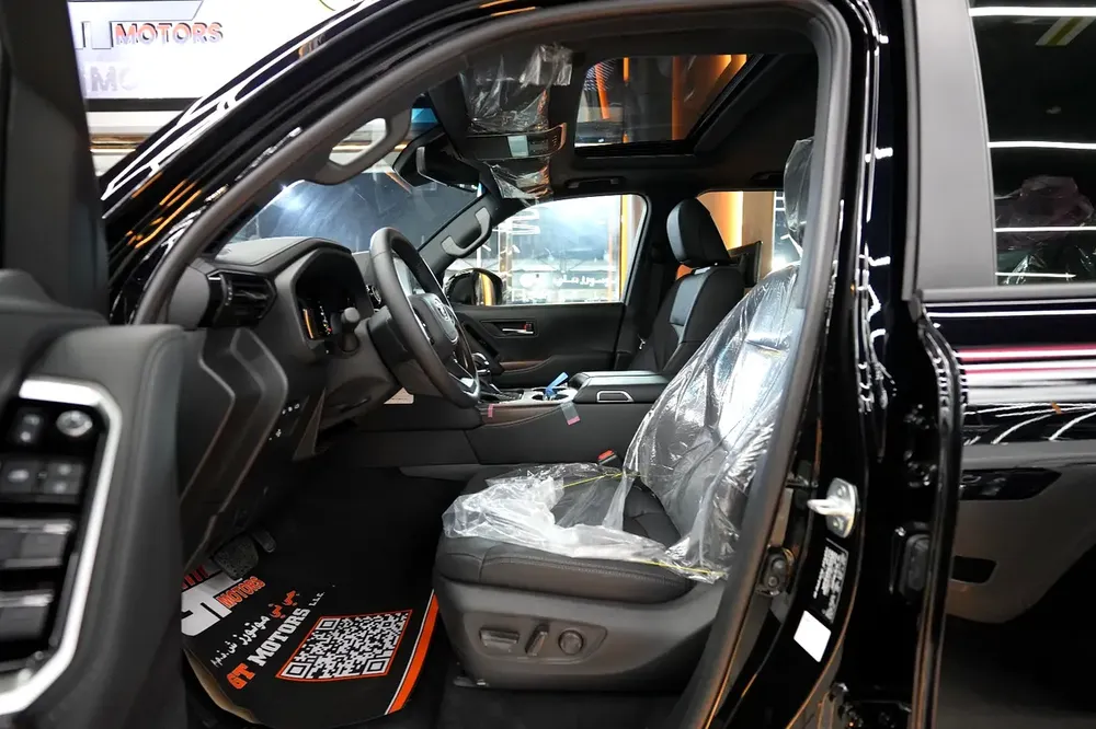 2026 LAND CRUISER 300 GXR 4.0L PETROL FULL OPTION GCC - Image 4