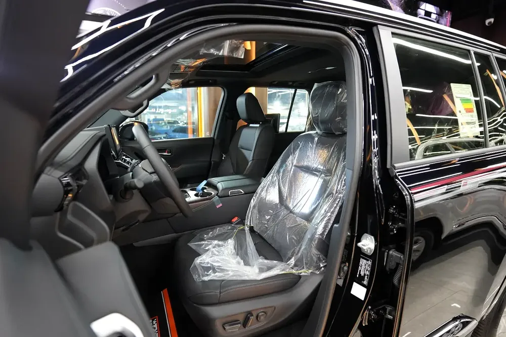 2026 LAND CRUISER 300 GXR 4.0L PETROL FULL OPTION GCC - Image 6