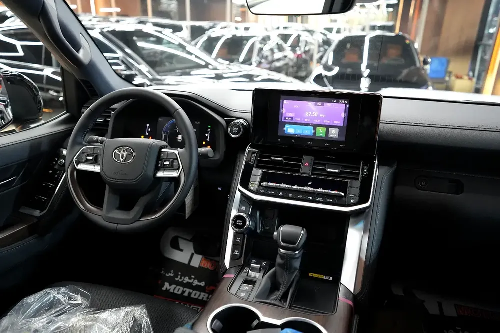 2026 LAND CRUISER 300 GXR 4.0L PETROL FULL OPTION GCC - Image 7