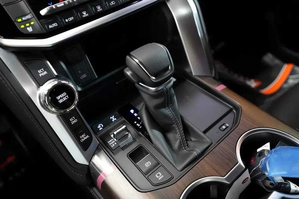 2026 LAND CRUISER 300 GXR 4.0L PETROL FULL OPTION GCC - Image 9