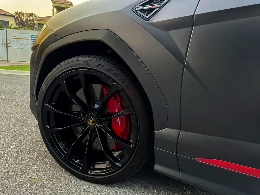 Lamborghini Urus | High Spec | Full Lamborghini Dealer History | Akrapovič | Carbon Fibre | PPF - Image 9