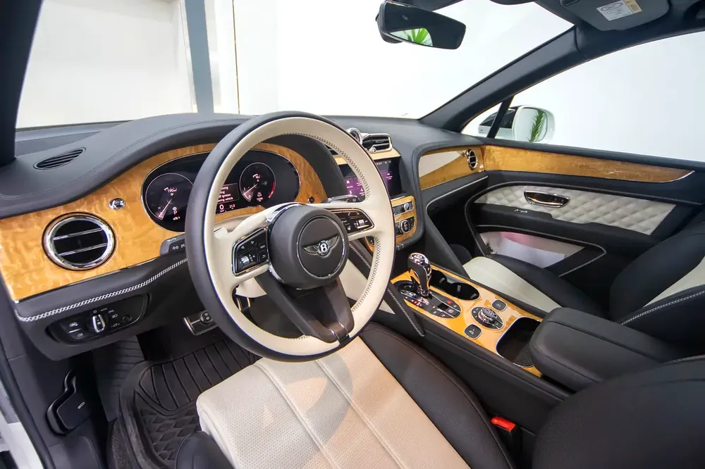 Bentley Bentayga V8 | 2021 | 13,000 km | Original Paint - Image 10
