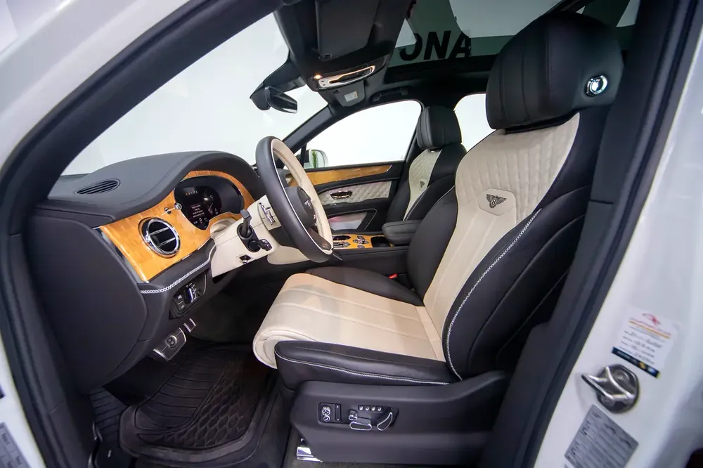Bentley Bentayga V8 | 2021 | 13,000 km | Original Paint - Image 11