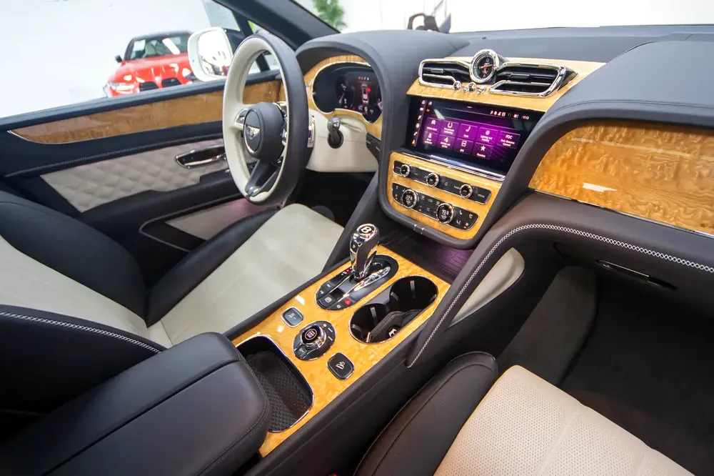Bentley Bentayga V8 | 2021 | 13,000 km | Original Paint - Image 12