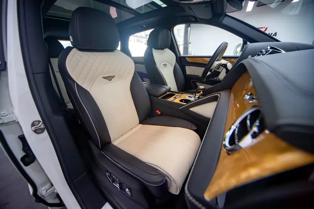 Bentley Bentayga V8 | 2021 | 13,000 km | Original Paint - Image 13