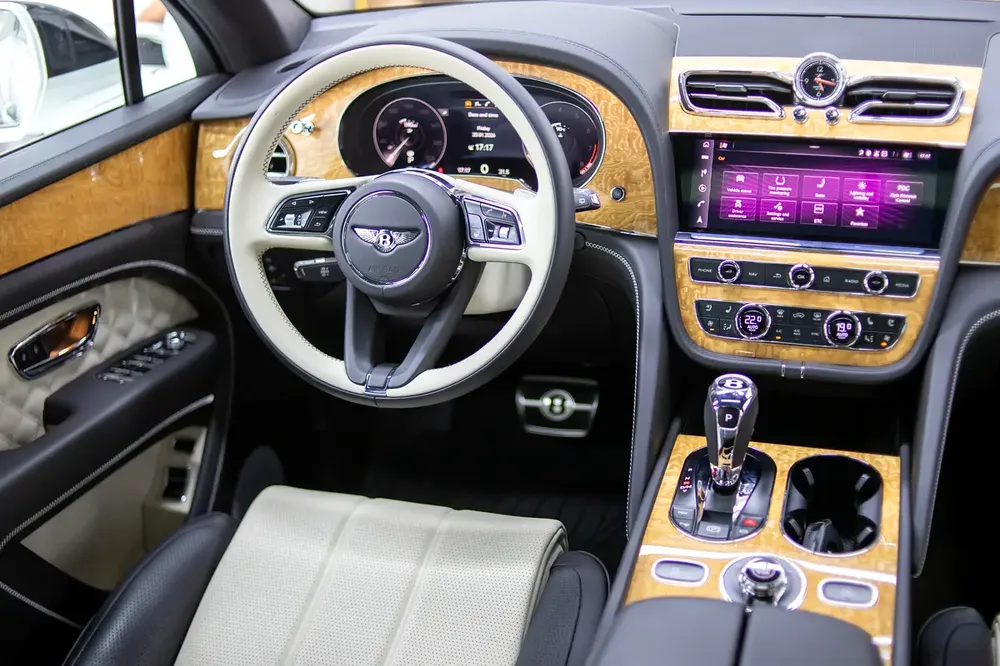Bentley Bentayga V8 | 2021 | 13,000 km | Original Paint - Image 14