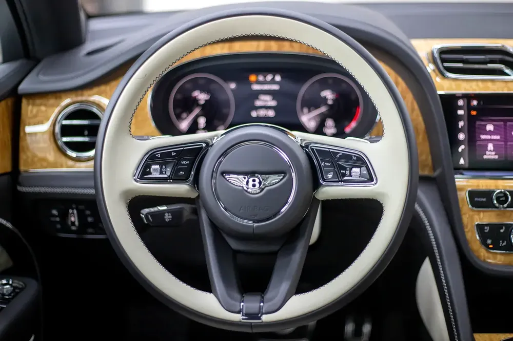 Bentley Bentayga V8 | 2021 | 13,000 km | Original Paint - Image 15