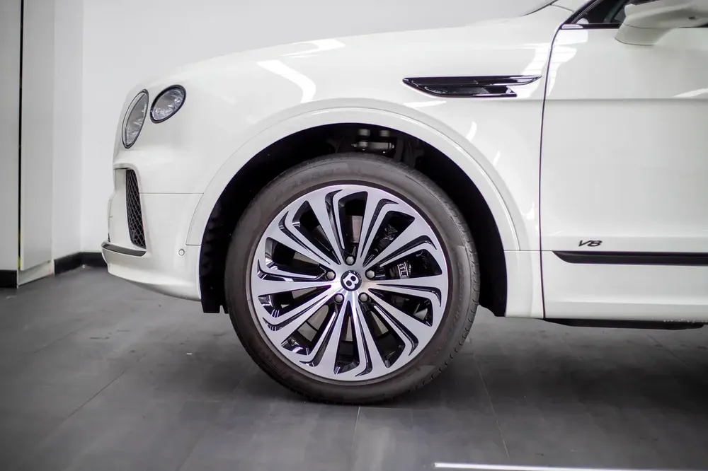 Bentley Bentayga V8 | 2021 | 13,000 km | Original Paint - Image 8