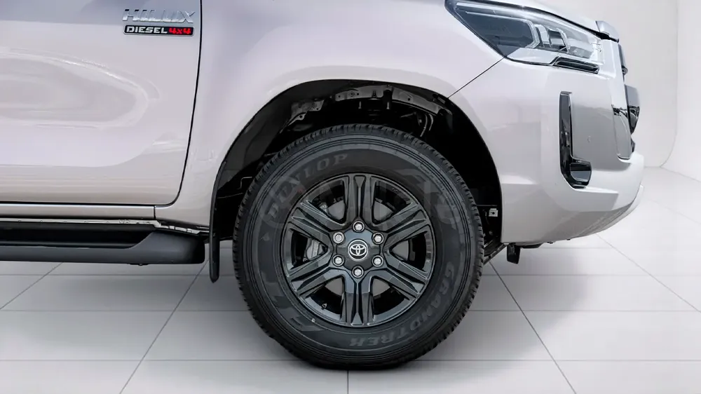 HILUX ADVENTURE | 2-YEAR WARRANTY + SERVICE AVAILABLE | IN-HOUSE FINANCING | 0% DOWNPAYMENT (BANK) - Image 5
