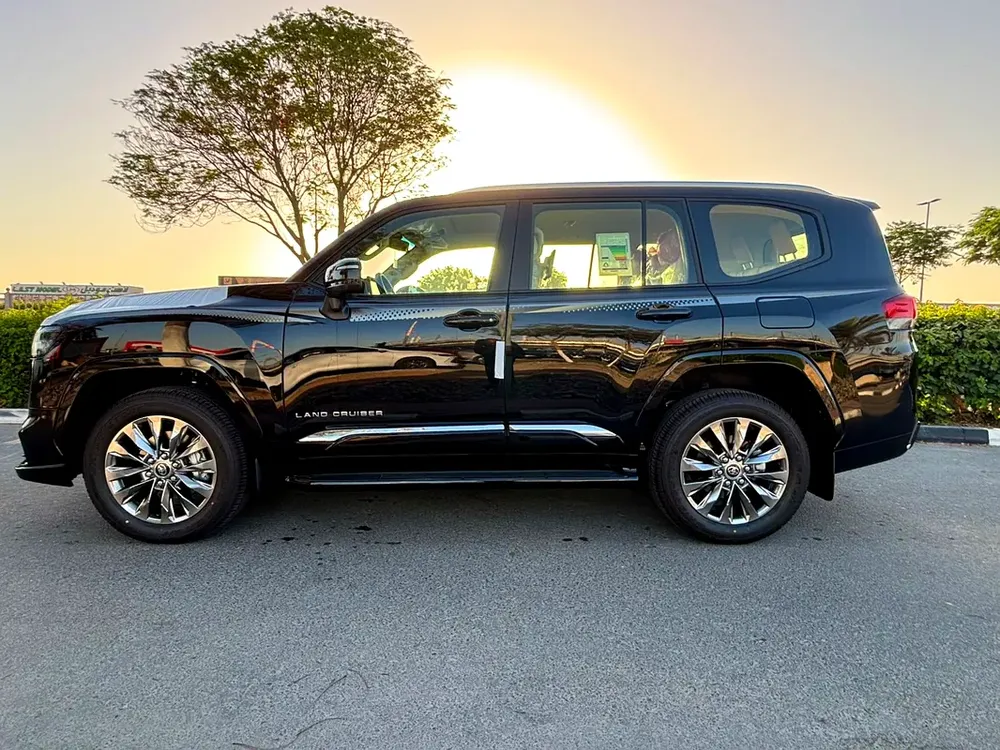 Toyota Land Cruiser GXRTWIN TURBO 3.5 L 2026 - GCC Specs - Brand New! - Image 4