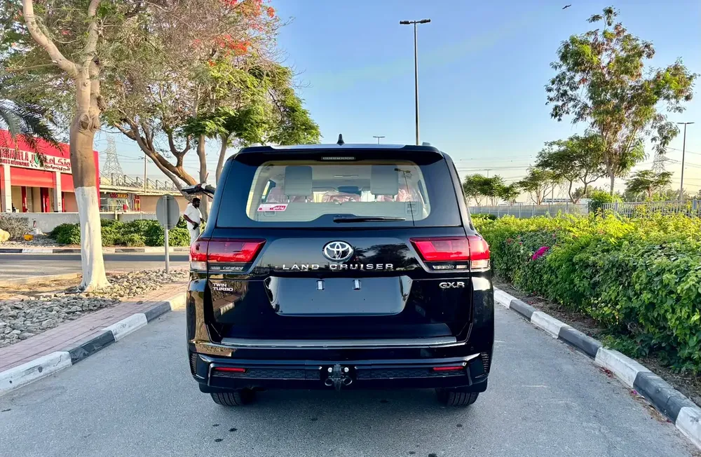 Toyota Land Cruiser GXRTWIN TURBO 3.5 L 2026 - GCC Specs - Brand New! - Image 8