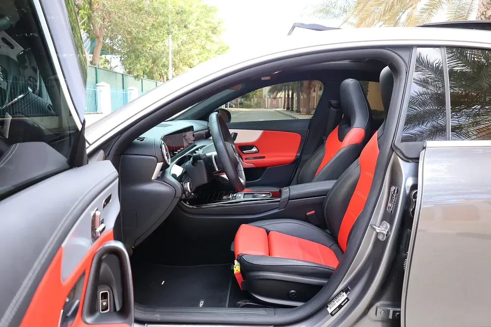 CLA250 4MATIC - GCC SPECS - 5 YEARS WARRANTY / SERVICE 105,000 KM - ACCIDENT FREE - - Image 11