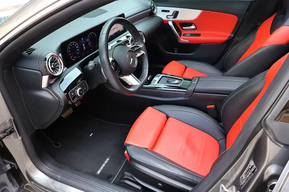CLA250 4MATIC - GCC SPECS - 5 YEARS WARRANTY / SERVICE 105,000 KM - ACCIDENT FREE - - Image 12