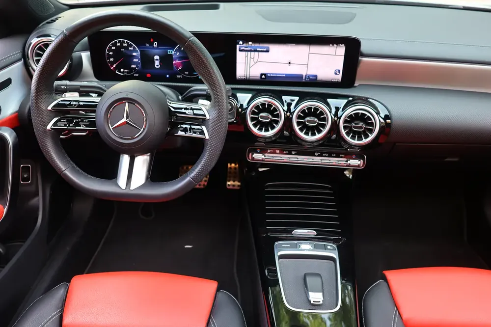CLA250 4MATIC - GCC SPECS - 5 YEARS WARRANTY / SERVICE 105,000 KM - ACCIDENT FREE - - Image 14