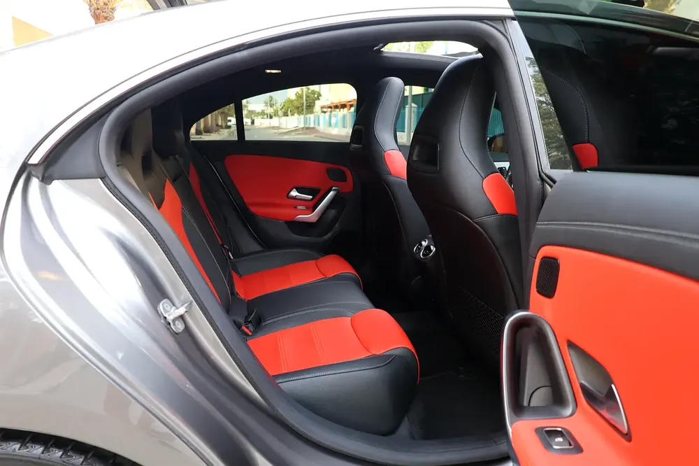 CLA250 4MATIC - GCC SPECS - 5 YEARS WARRANTY / SERVICE 105,000 KM - ACCIDENT FREE - - Image 20