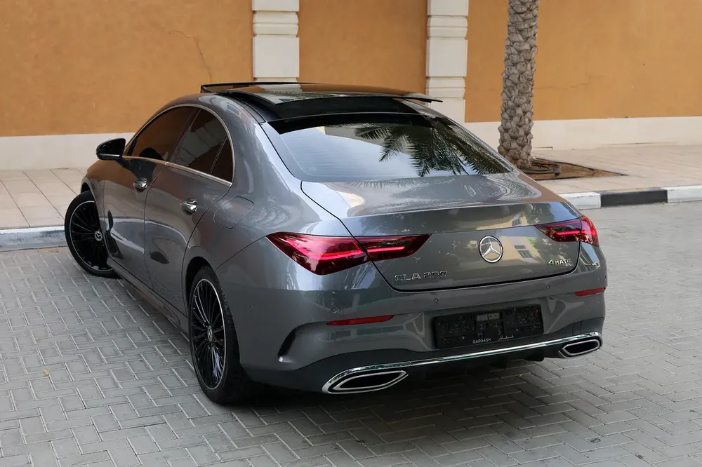 CLA250 4MATIC - GCC SPECS - 5 YEARS WARRANTY / SERVICE 105,000 KM - ACCIDENT FREE - - Image 5
