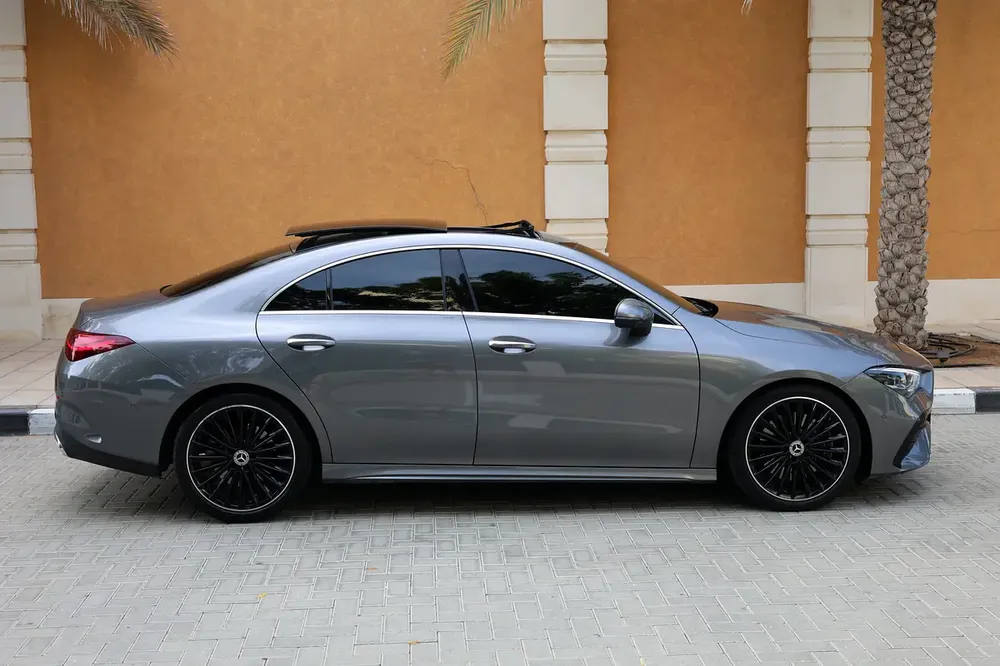 CLA250 4MATIC - GCC SPECS - 5 YEARS WARRANTY / SERVICE 105,000 KM - ACCIDENT FREE - - Image 9