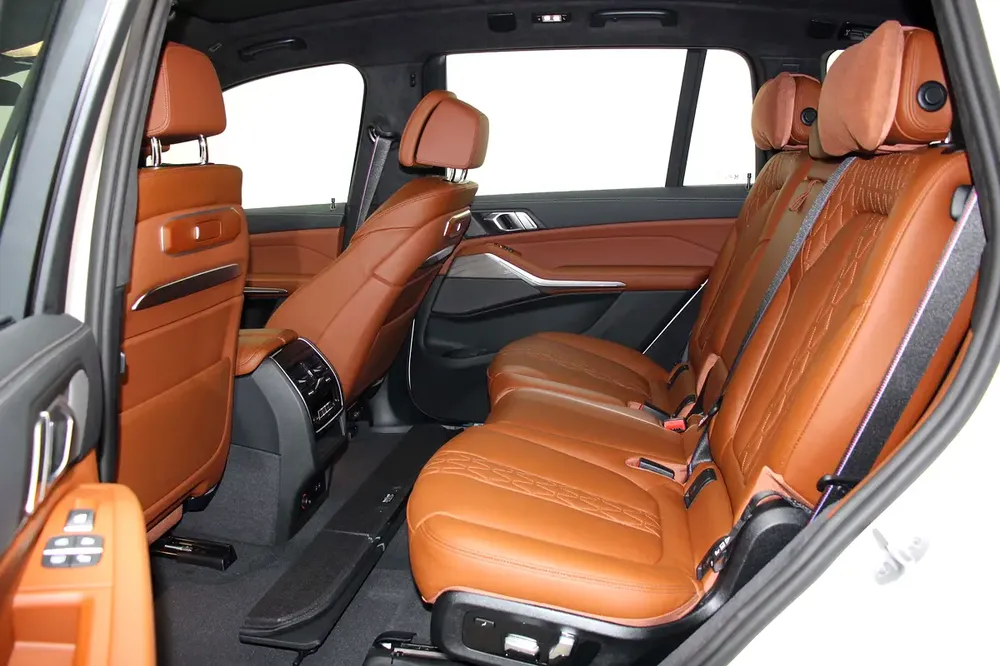 BMW X7 X-Drive 40i Luxury M Sport - Image 9