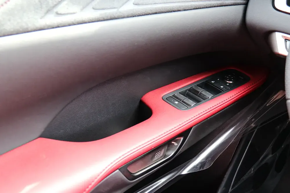 RX500 F-SPORT H 2025 - Image 12