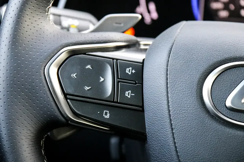 RX500 F-SPORT H 2025 - Image 7