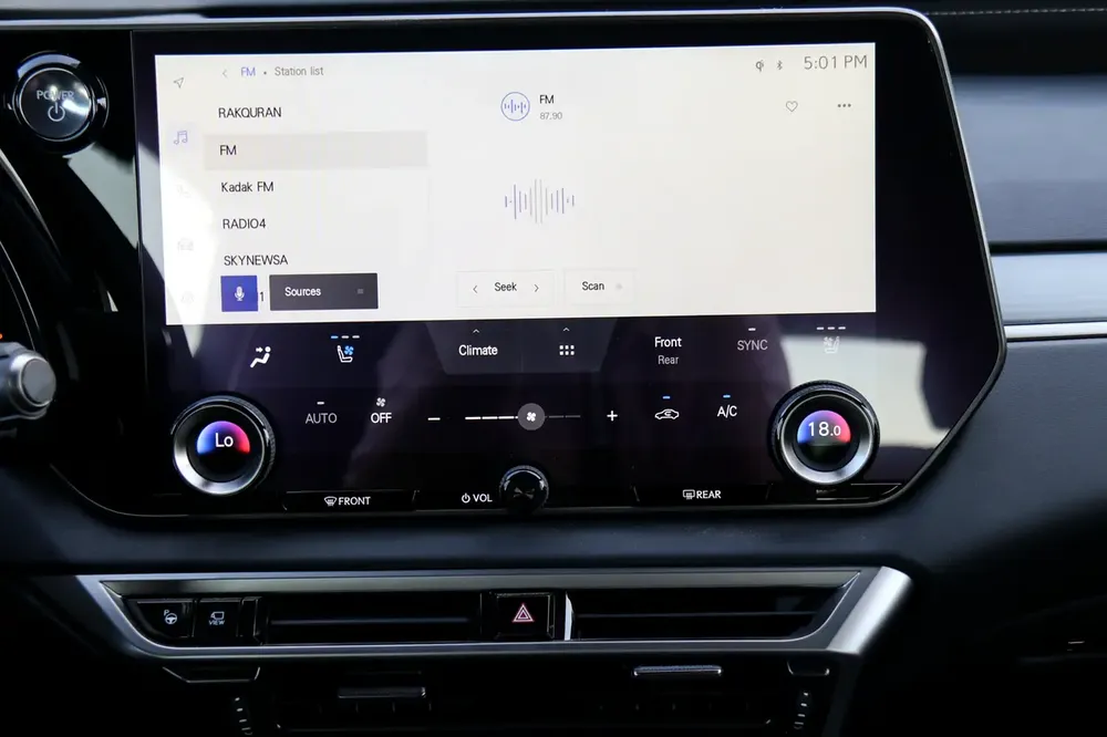 RX500 F-SPORT H 2025 - Image 9