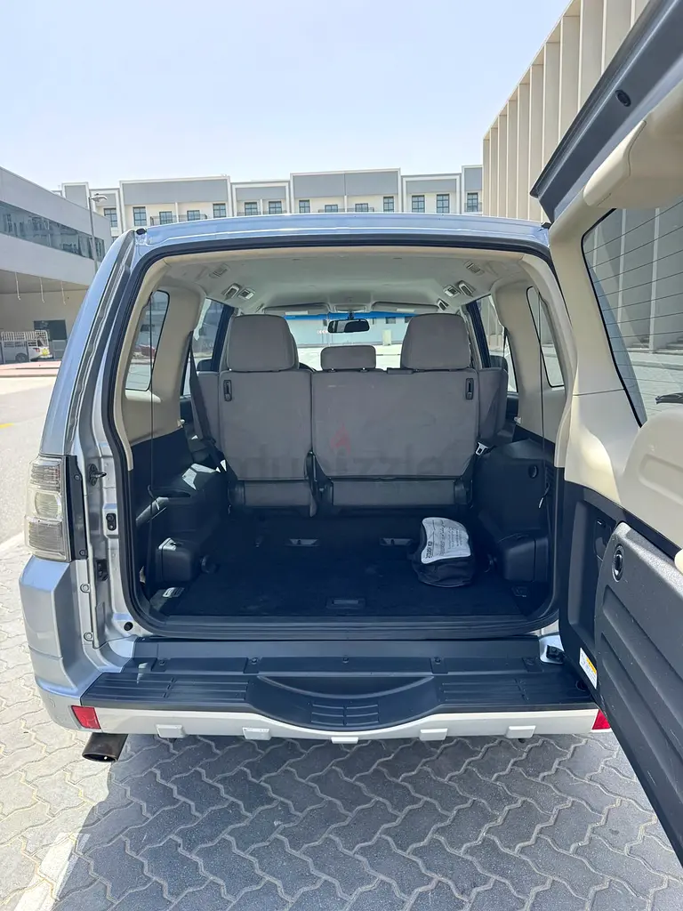 Pajero 2015 GLS MID GCC 1st owner - Image 14
