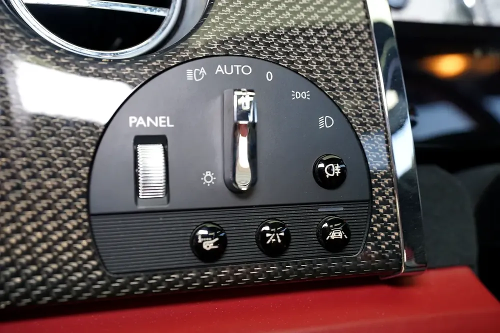 DAWN ONYX | CARBON INTERIOR | CARBON EXTERIOR | 3 BUTTONS | TWO TONE INTERIOR | WARRANTY AVAILABLE - Image 6