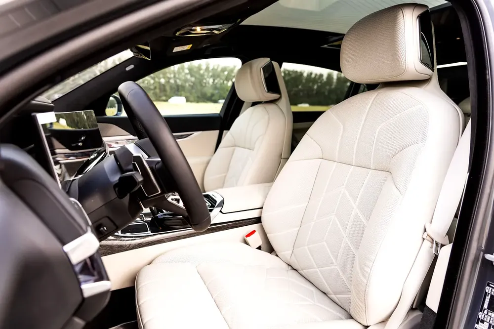 BMW 740i M Sport Individual – 2026 | GCC | Only 2,050 KM | 2 Years Warranty | AED 449,000 - Image 10
