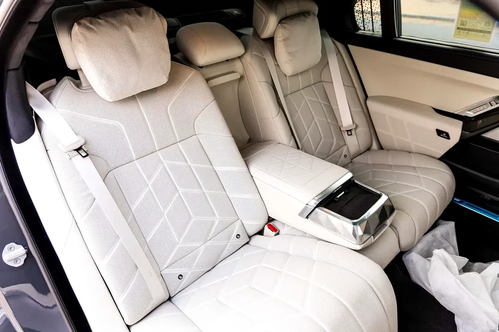 BMW 740i M Sport Individual – 2026 | GCC | Only 2,050 KM | 2 Years Warranty | AED 449,000 - Image 12
