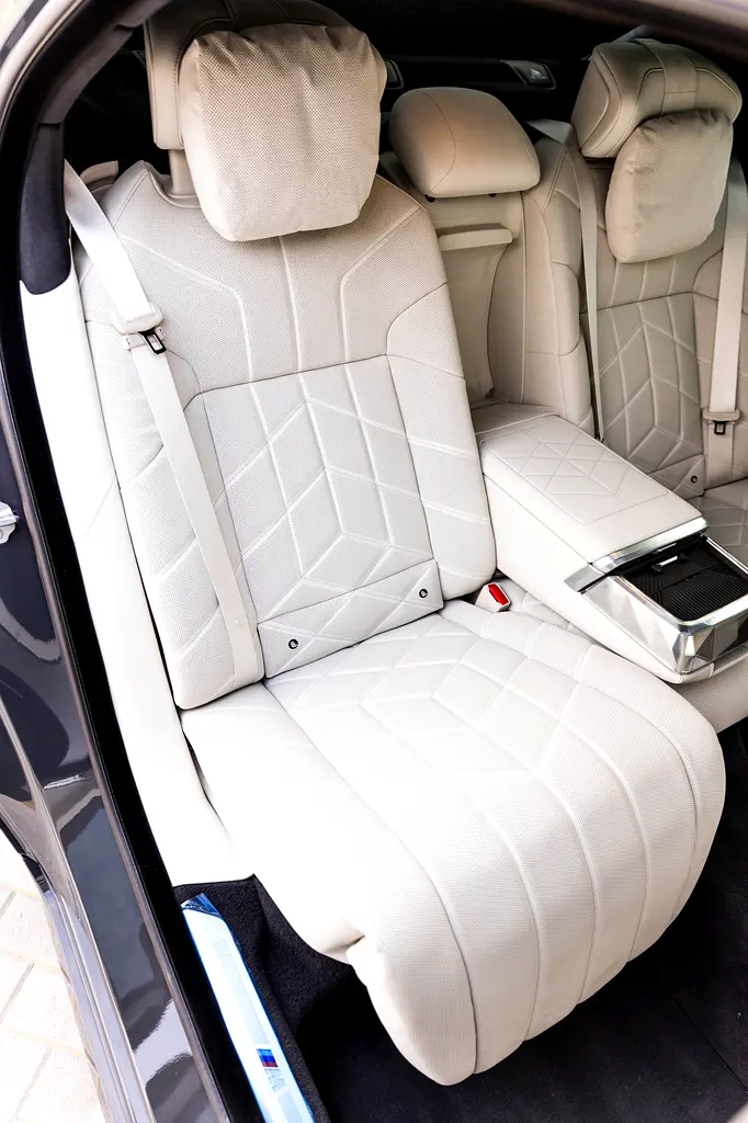 BMW 740i M Sport Individual – 2026 | GCC | Only 2,050 KM | 2 Years Warranty | AED 449,000 - Image 13