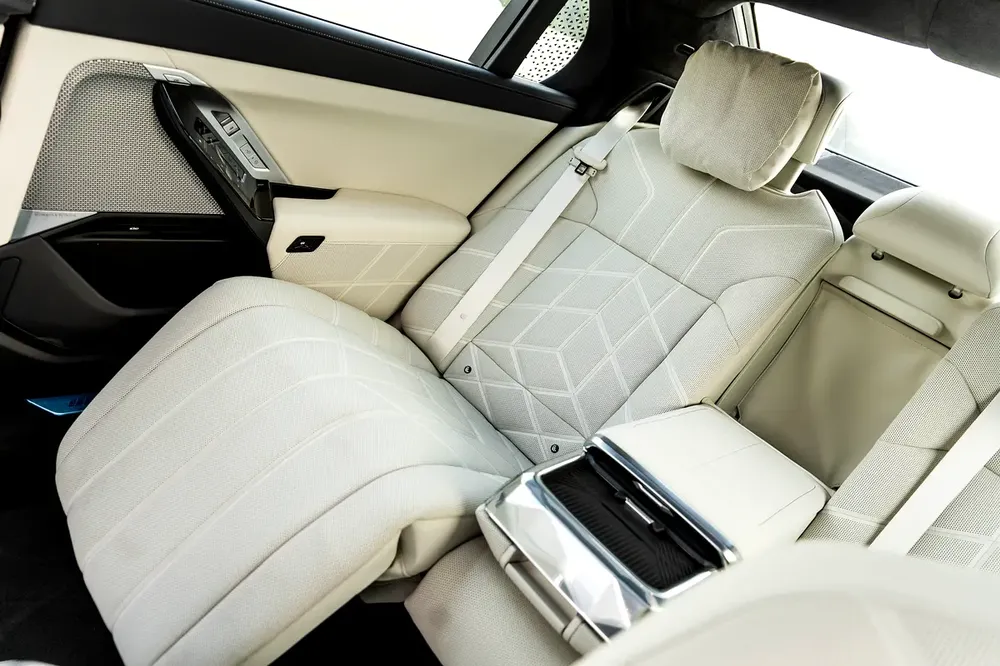 BMW 740i M Sport Individual – 2026 | GCC | Only 2,050 KM | 2 Years Warranty | AED 449,000 - Image 17