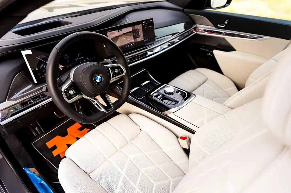 BMW 740i M Sport Individual – 2026 | GCC | Only 2,050 KM | 2 Years Warranty | AED 449,000 - Image 6