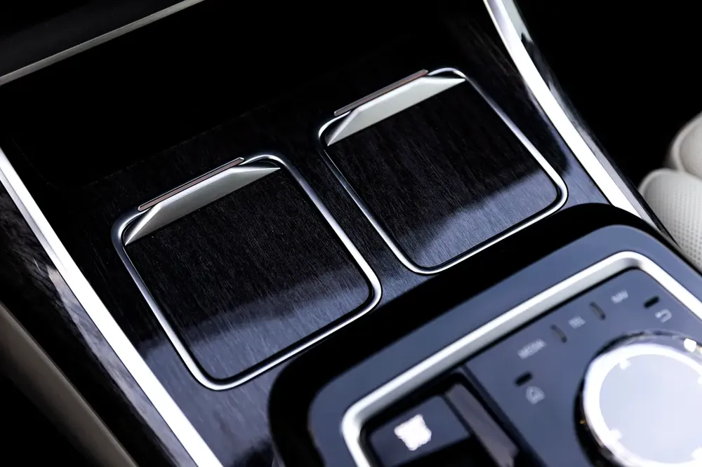 BMW 740i M Sport Individual – 2026 | GCC | Only 2,050 KM | 2 Years Warranty | AED 449,000 - Image 8